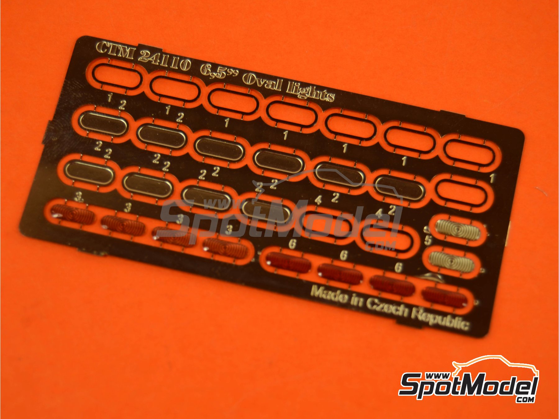 Image 1: 6.5 inches oval marker | Lights in 1/24 scale manufactured by Czech Truck Model (ref. CTM24110)