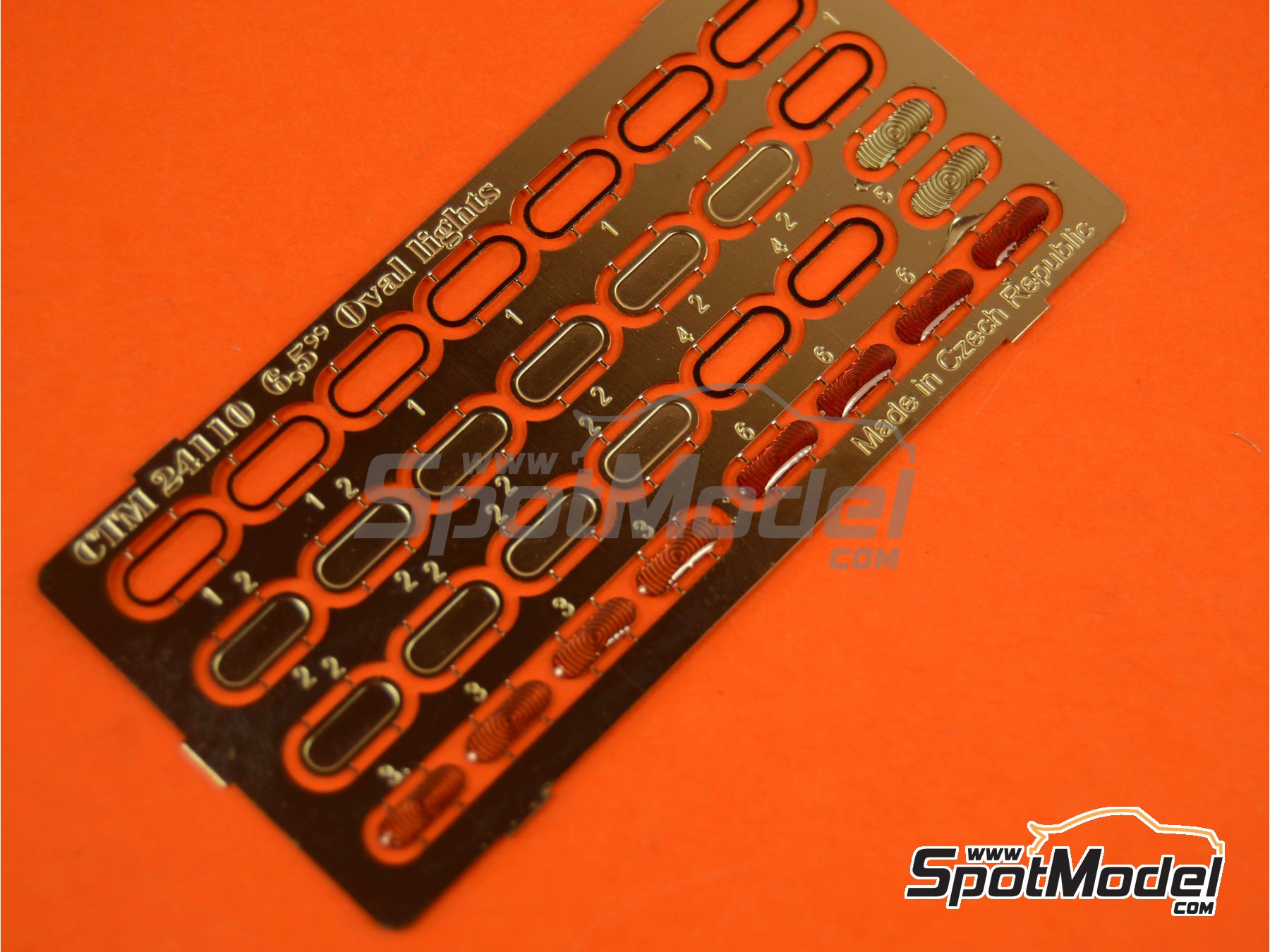 Image 2: 6.5 inches oval marker | Lights in 1/24 scale manufactured by Czech Truck Model (ref. CTM24110)