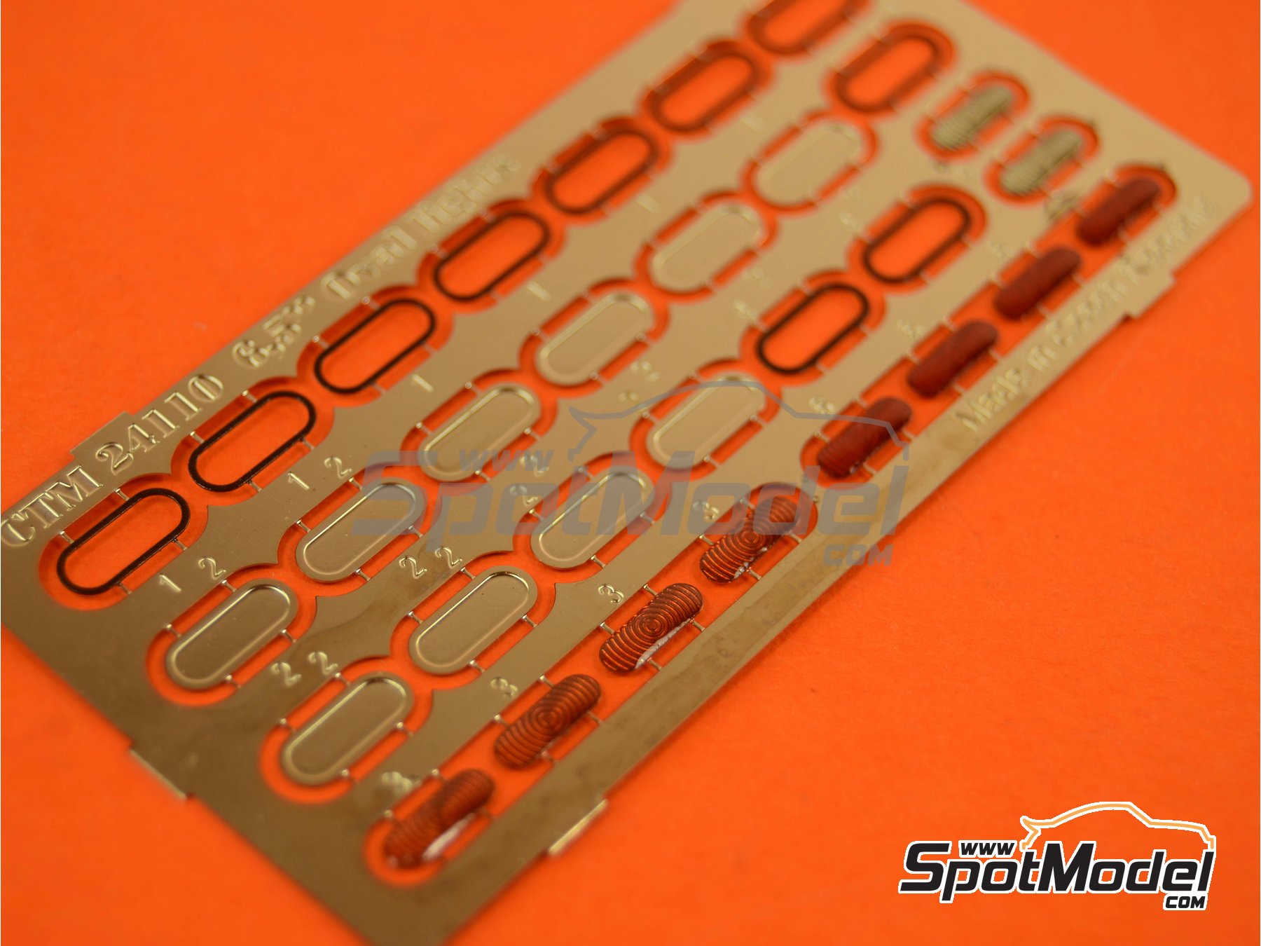 Image 3: 6.5 inches oval marker | Lights in 1/24 scale manufactured by Czech Truck Model (ref. CTM24110)