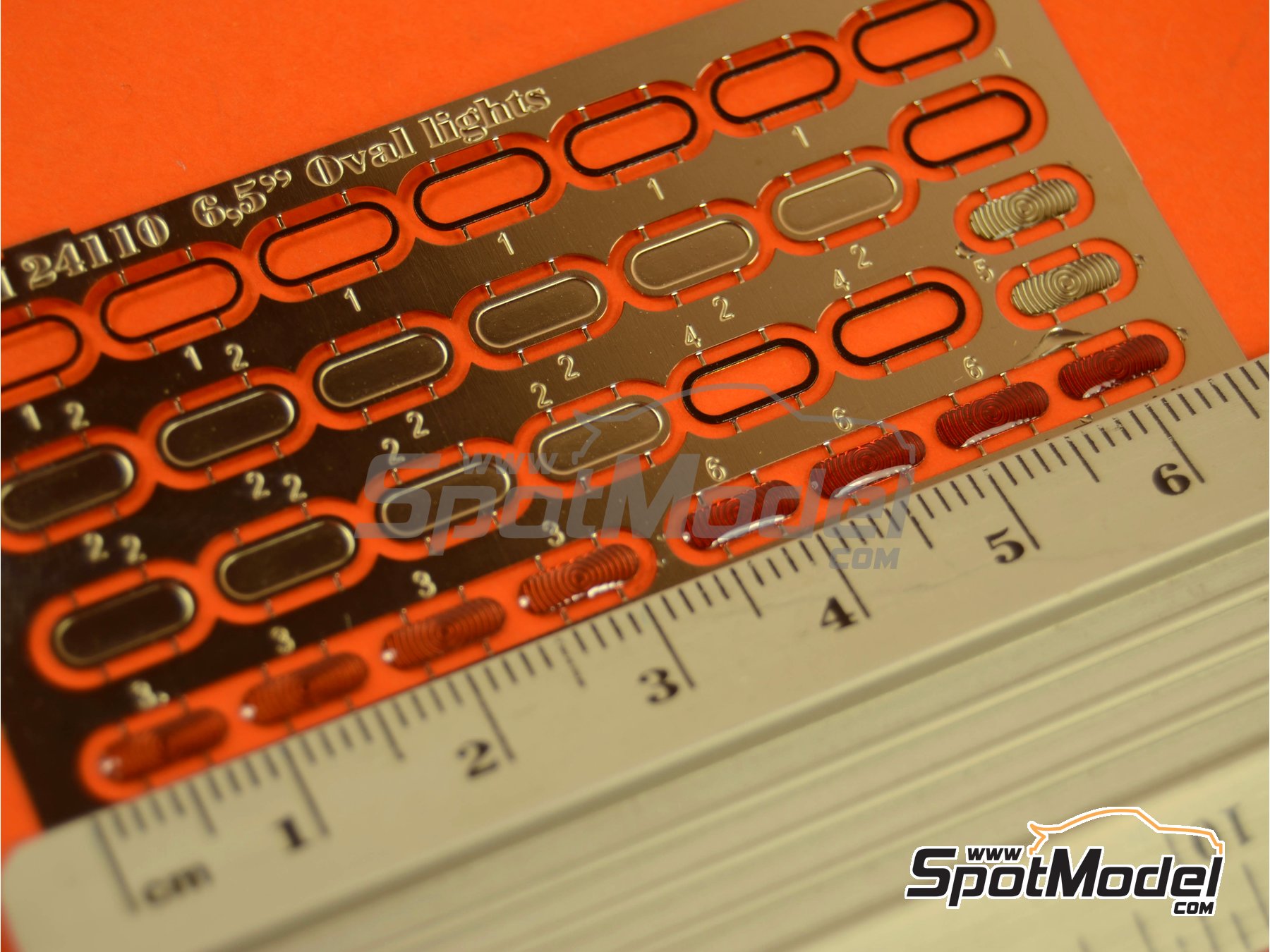 Image 4: 6.5 inches oval marker | Lights in 1/24 scale manufactured by Czech Truck Model (ref. CTM24110)