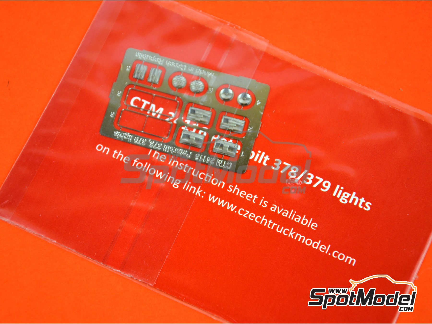 Image 4: Peterbilt 378 / 379 | Luces en escala&nbsp;1/24 fabricado por Czech Truck Model (ref.&nbsp;CTM24116)