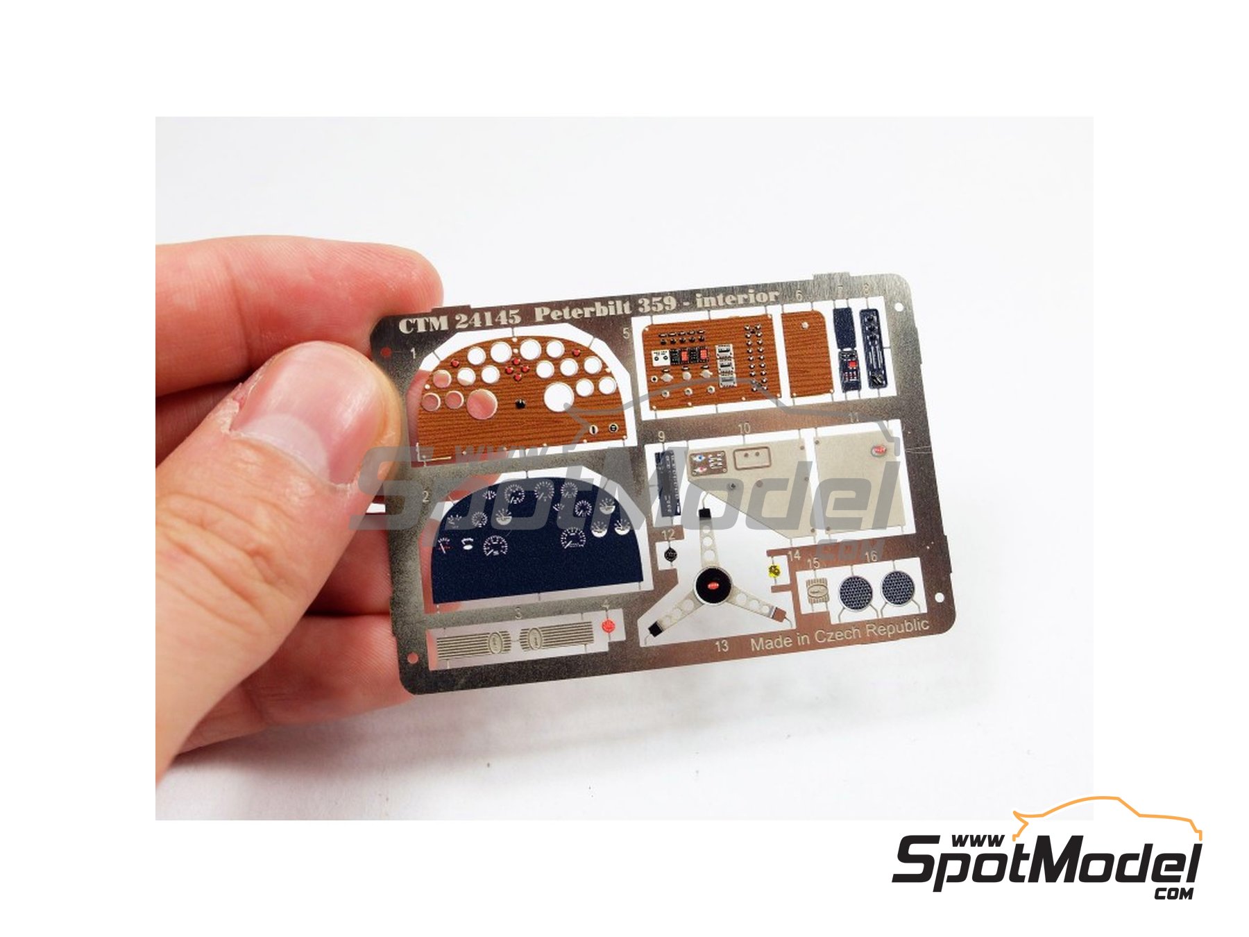 Image 5: Peterbilt 359 | Salpicadero en escala 1/24 fabricado por Czech Truck Model (ref. CTM24145)