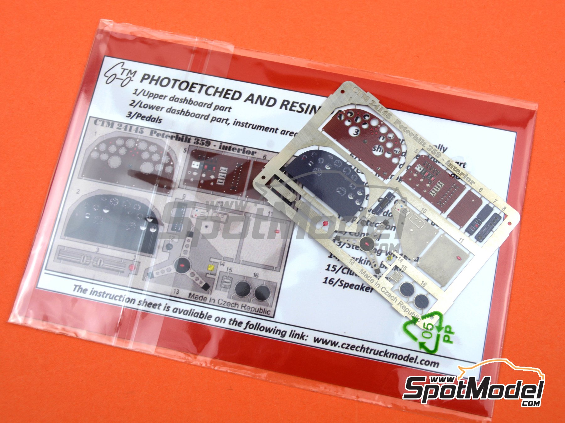 Image 6: Peterbilt 359 | Salpicadero en escala 1/24 fabricado por Czech Truck Model (ref. CTM24145)