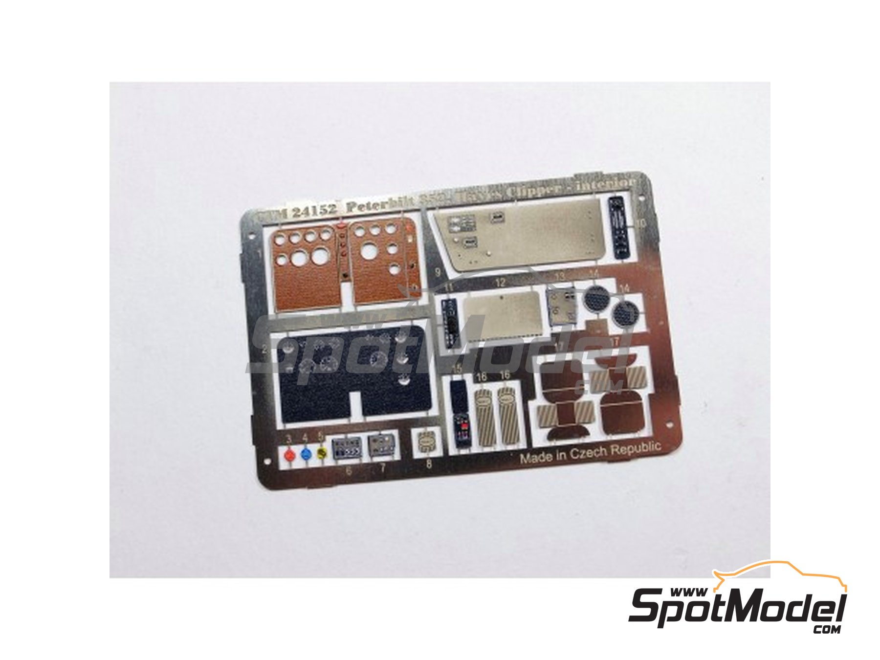 Image 2: Peterbilt 352 / Hayes Clipper | Salpicadero en escala&nbsp;1/25 fabricado por Czech Truck Model (ref.&nbsp;CTM24152)