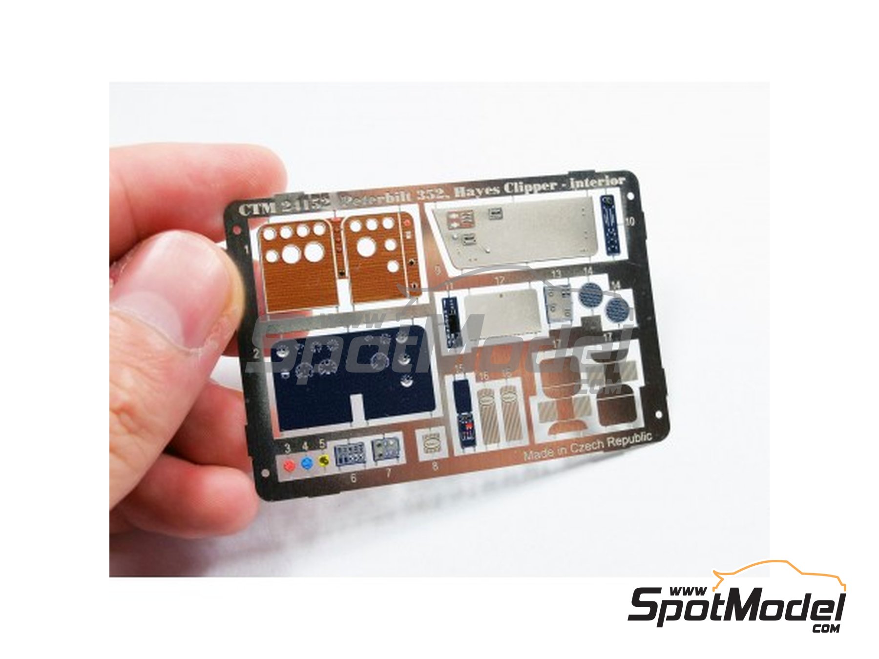 Image 4: Peterbilt 352 / Hayes Clipper | Salpicadero en escala&nbsp;1/25 fabricado por Czech Truck Model (ref.&nbsp;CTM24152)