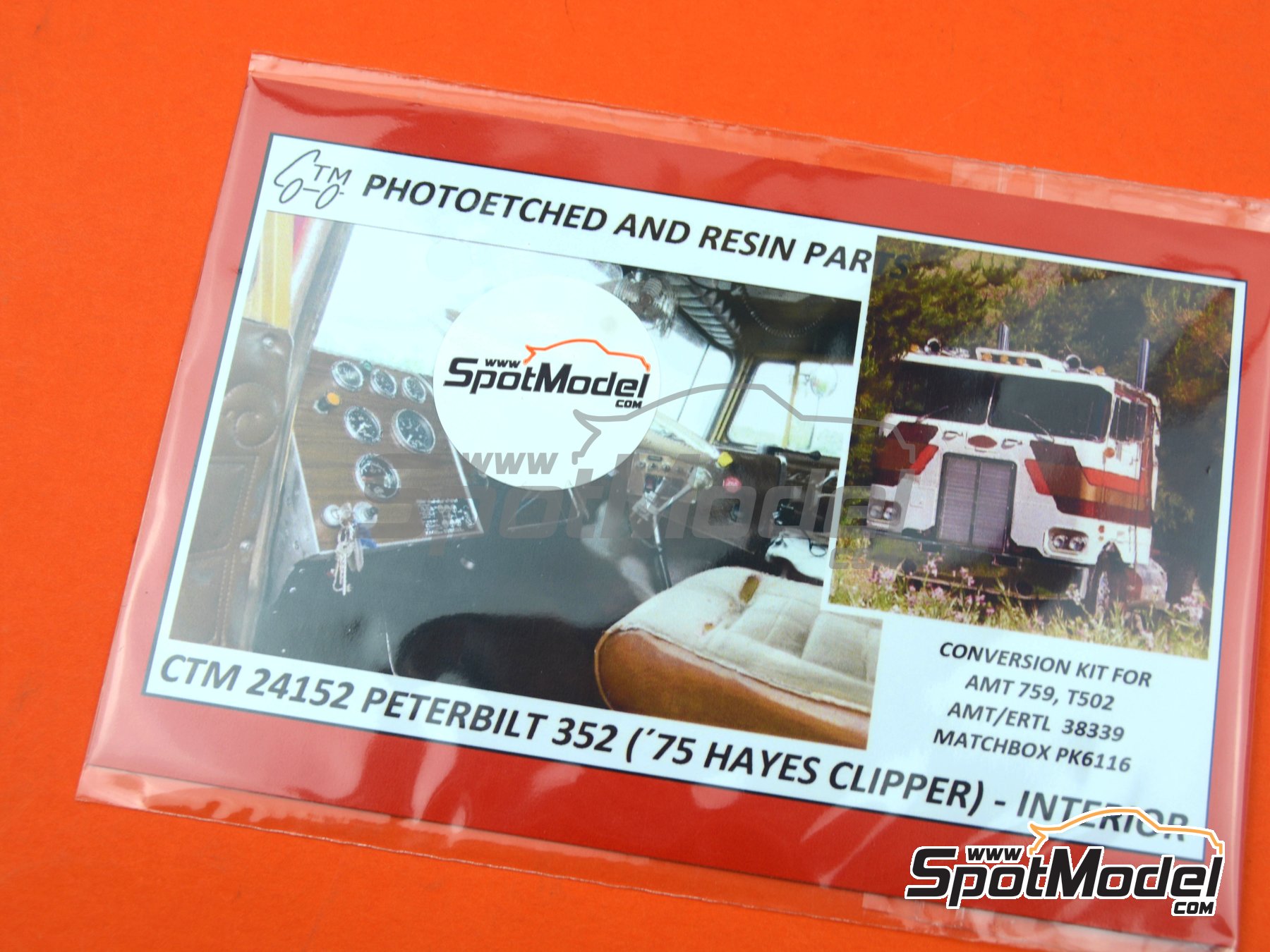 Image 8: Peterbilt 352 / Hayes Clipper | Salpicadero en escala&nbsp;1/25 fabricado por Czech Truck Model (ref.&nbsp;CTM24152)