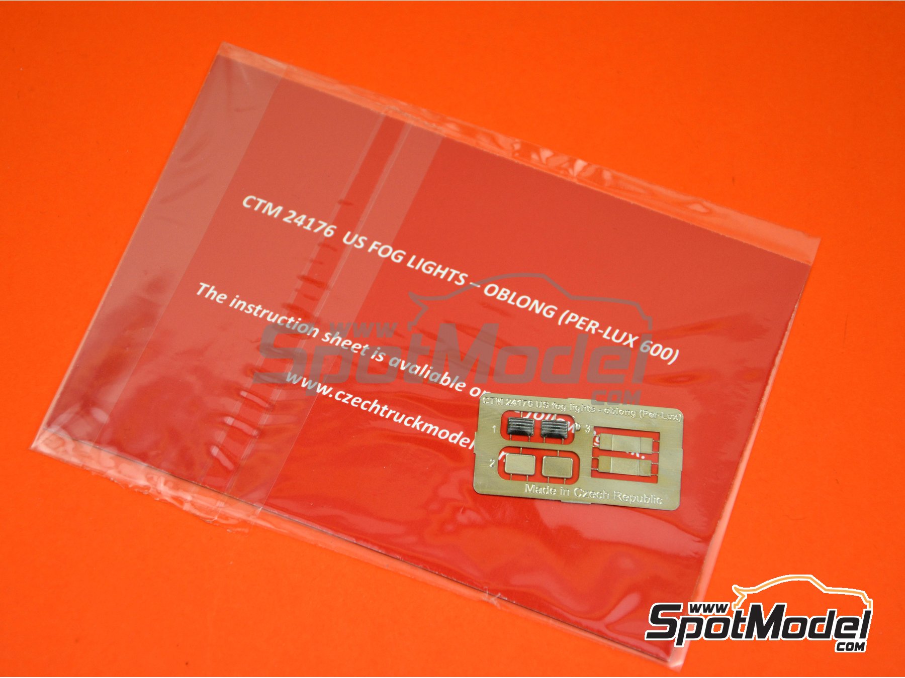 Image 2: Luces de niebla rectangulares PER-LUX 600  estilo americano | Luces en escala 1/24 fabricado por Czech Truck Model (ref. CTM24176)