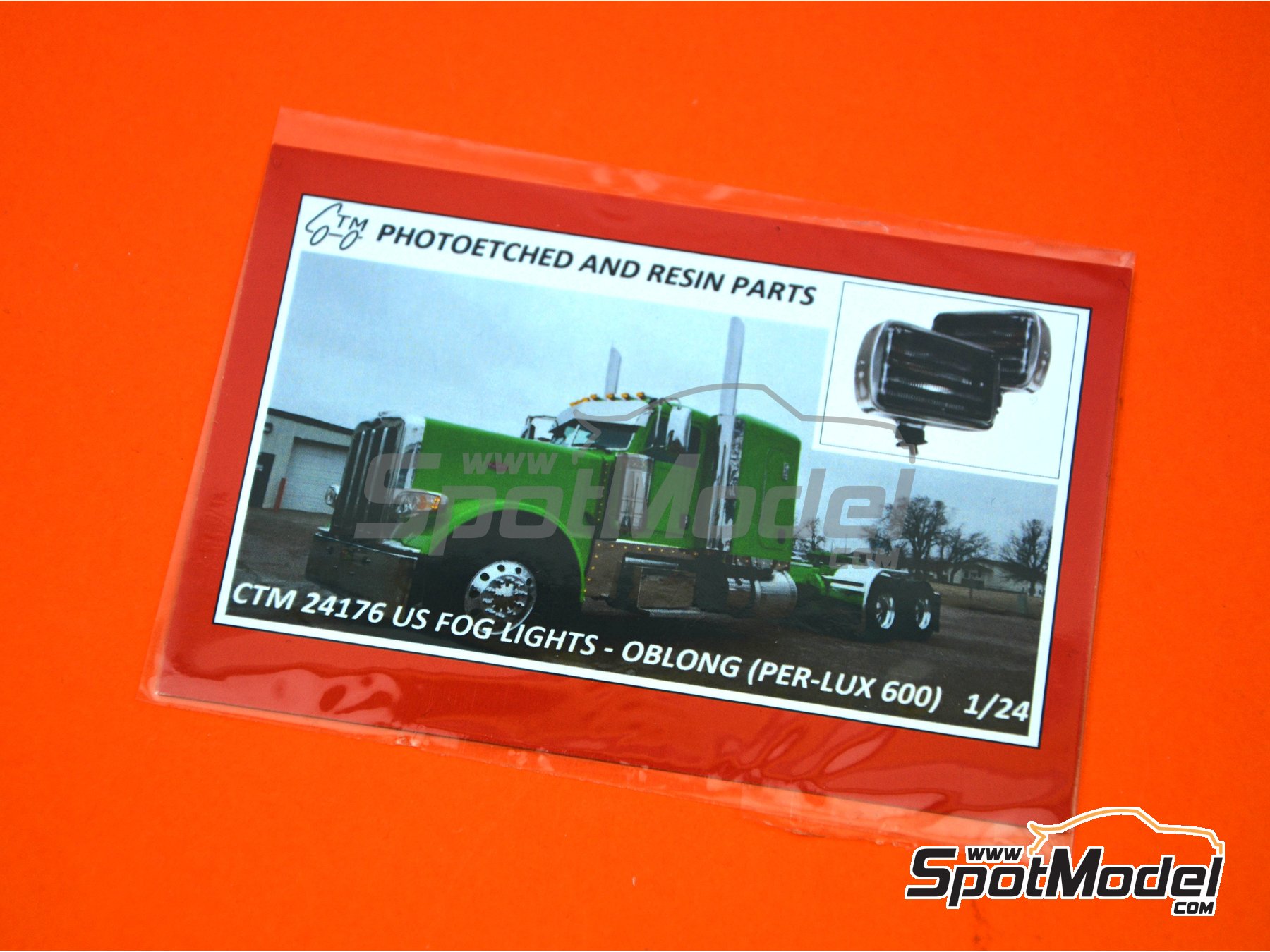 Image 6: Luces de niebla rectangulares PER-LUX 600  estilo americano | Luces en escala 1/24 fabricado por Czech Truck Model (ref. CTM24176)