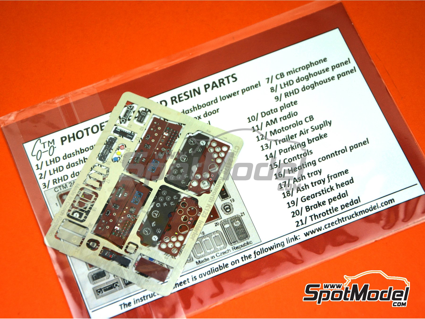 Image 1: Kenworth K123 / K125 | Salpicadero en escala 1/25 fabricado por Czech Truck Model (ref. CTM24178)