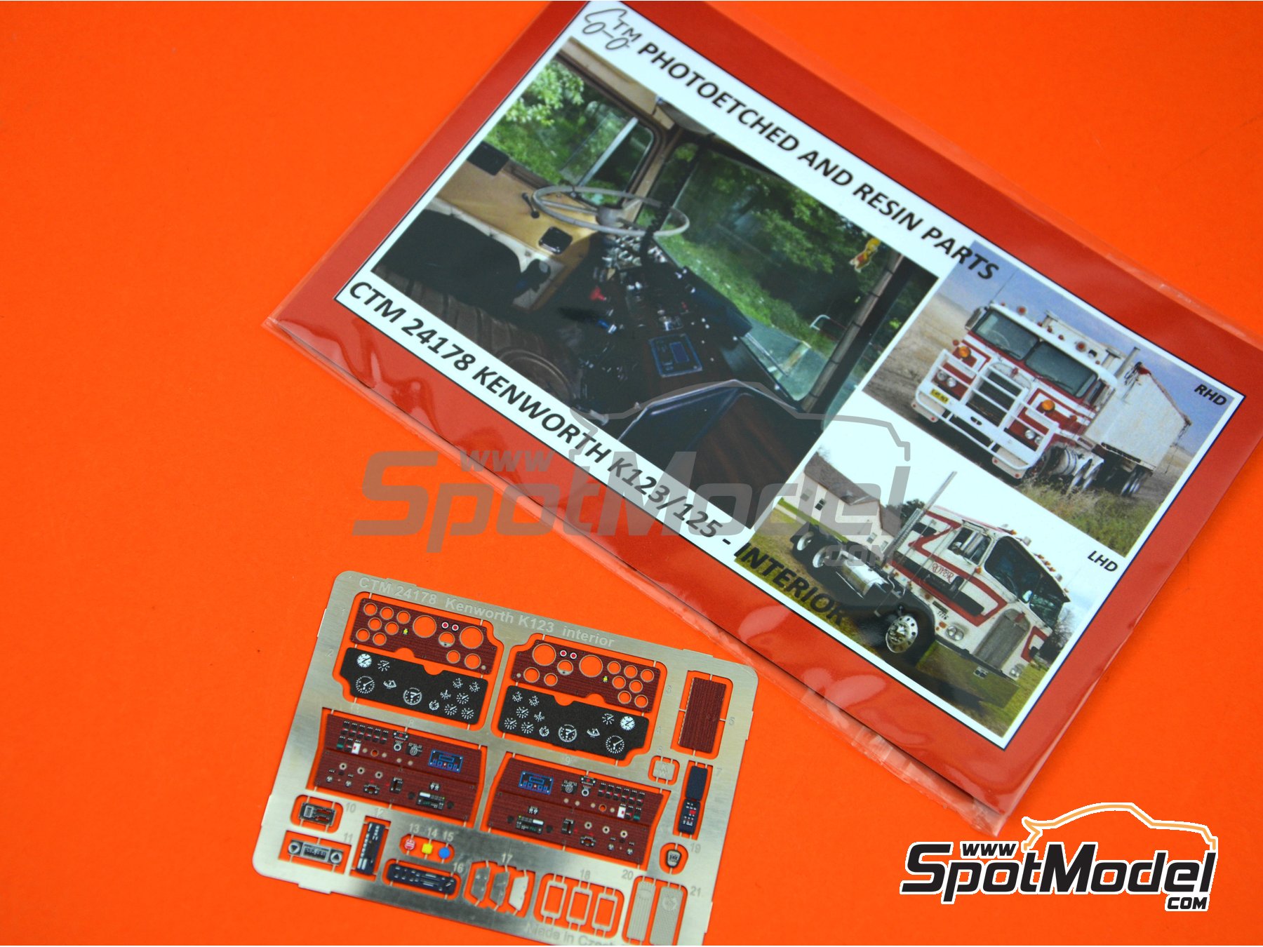 Image 6: Kenworth K123 / K125 | Salpicadero en escala 1/25 fabricado por Czech Truck Model (ref. CTM24178)