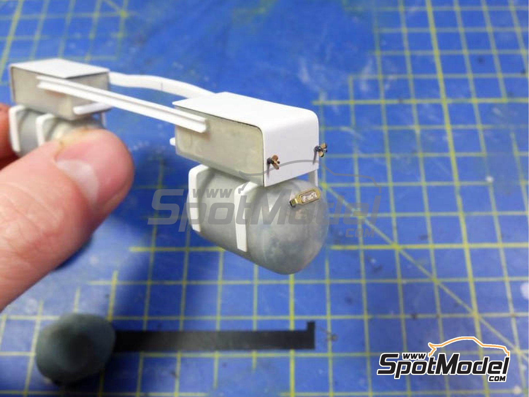 Image 2: Air tank data plates | Detail in 1/24 scale manufactured by Czech Truck Model (ref.&nbsp;CTM24189)