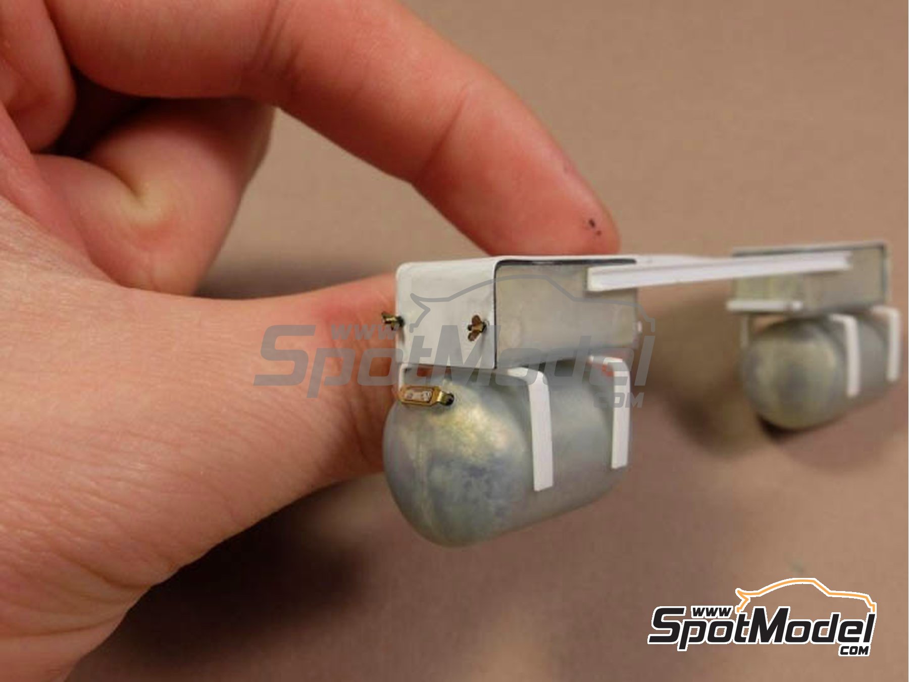 Image 3: Air tank data plates | Detail in 1/24 scale manufactured by Czech Truck Model (ref.&nbsp;CTM24189)