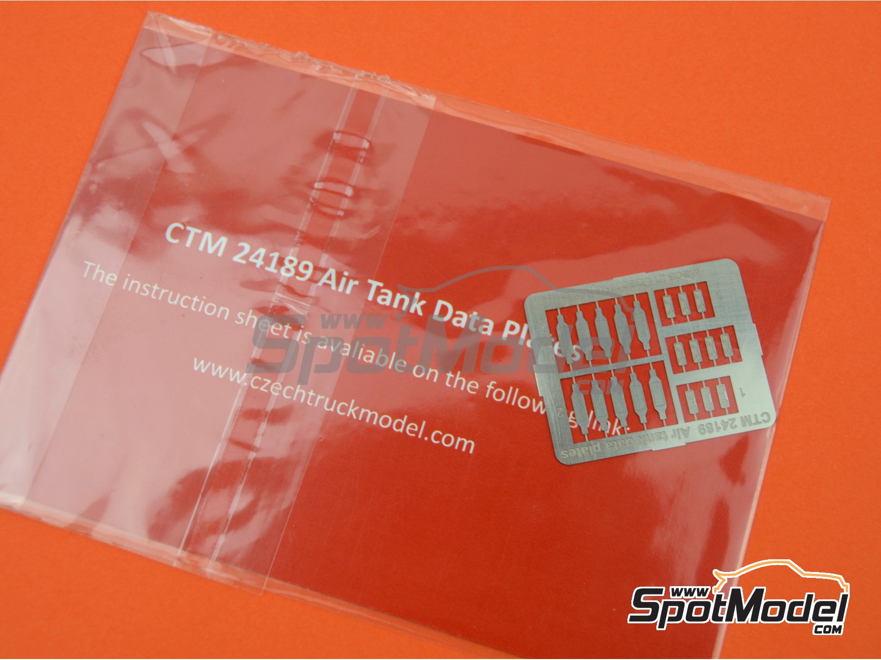 Image 6: Air tank data plates | Detail in 1/24 scale manufactured by Czech Truck Model (ref.&nbsp;CTM24189)