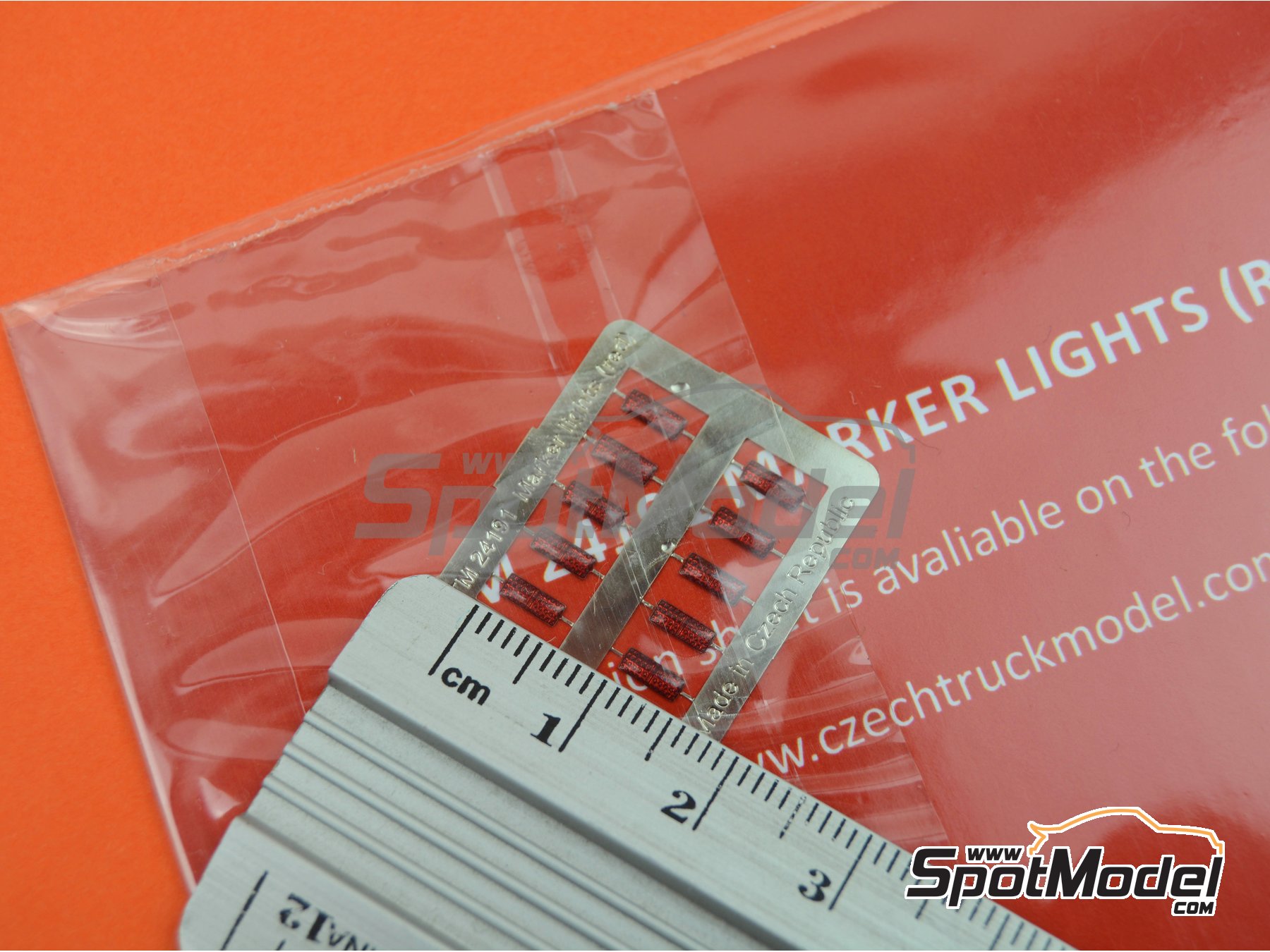 Image 7: Luces de posición rojas | Luces en escala 1/24 fabricado por Czech Truck Model (ref. CTM24191)