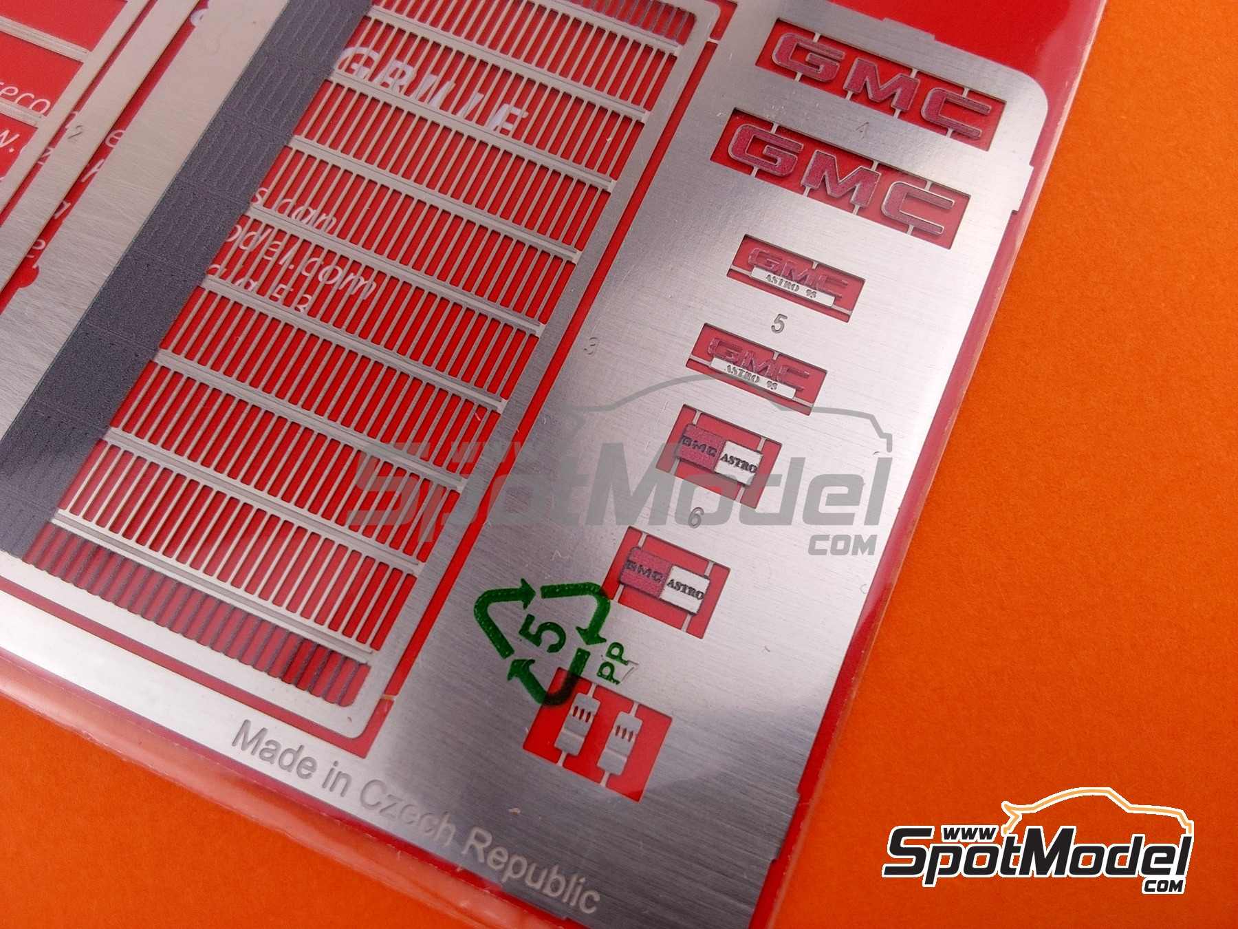 Image 6: GMC Astro 95 -  1978-1987 | Detail up set in 1/25 scale manufactured by Czech Truck Model (ref.&nbsp;CTM24205)