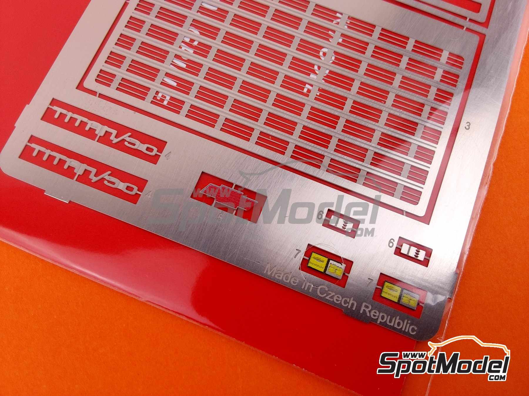 Image 6: Chevrolet Titan 90 -  1978-1987 | Detail up set in 1/25 scale manufactured by Czech Truck Model (ref.&nbsp;CTM24206)