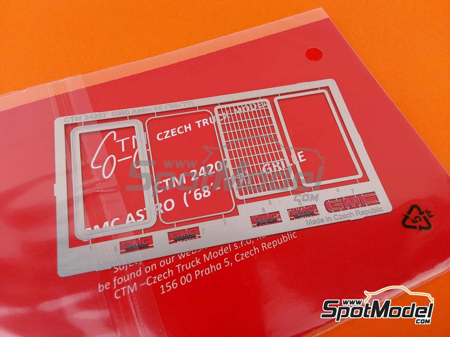 Image 5: GMC Astro 95 -  1968-1977 | Detail up set in 1/25 scale manufactured by Czech Truck Model (ref. CTM24207)