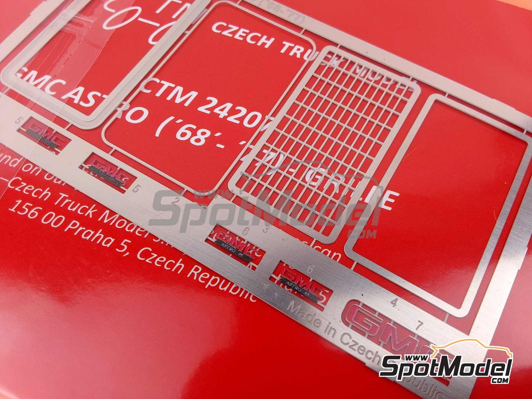 Image 6: GMC Astro 95 -  1968-1977 | Detail up set in 1/25 scale manufactured by Czech Truck Model (ref. CTM24207)
