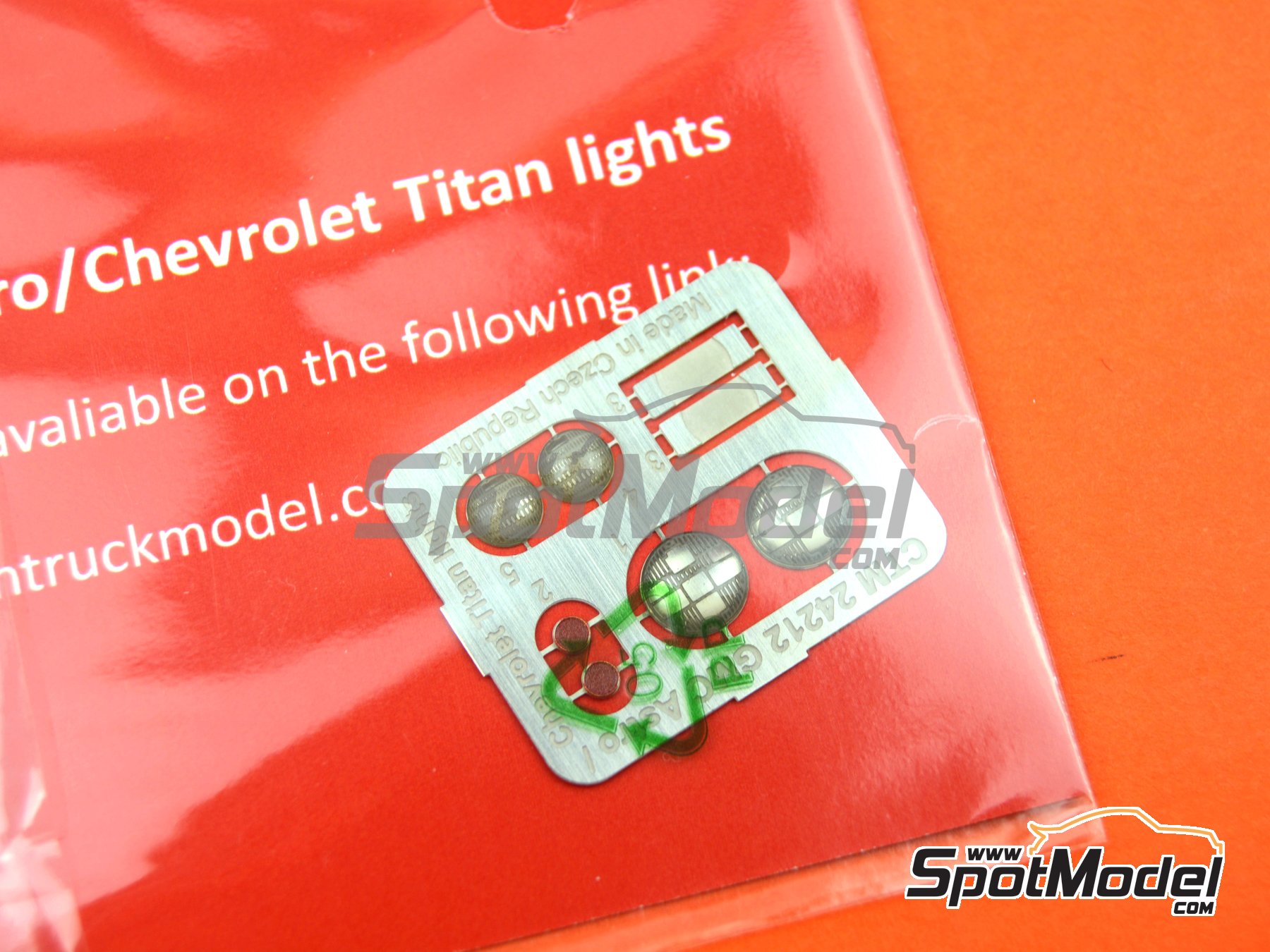 Image 3: GMC Astro / Chevrolet Titan | Luces en escala&nbsp;1/25 fabricado por Czech Truck Model (ref.&nbsp;CTM24212)