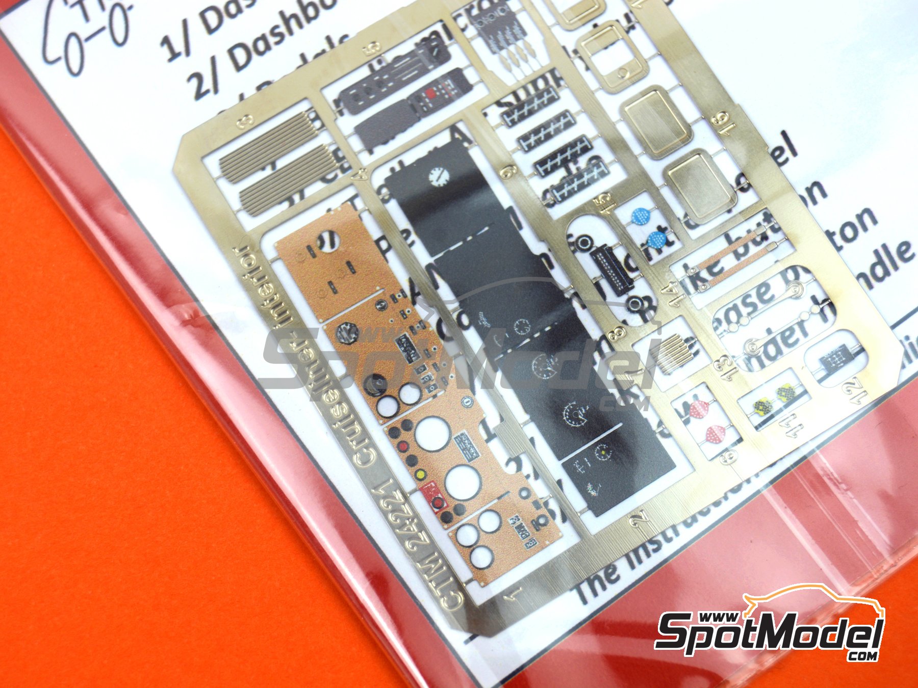 Image 8: Mack Cruiseliner | Salpicadero en escala&nbsp;1/25 fabricado por Czech Truck Model (ref.&nbsp;CTM24221)