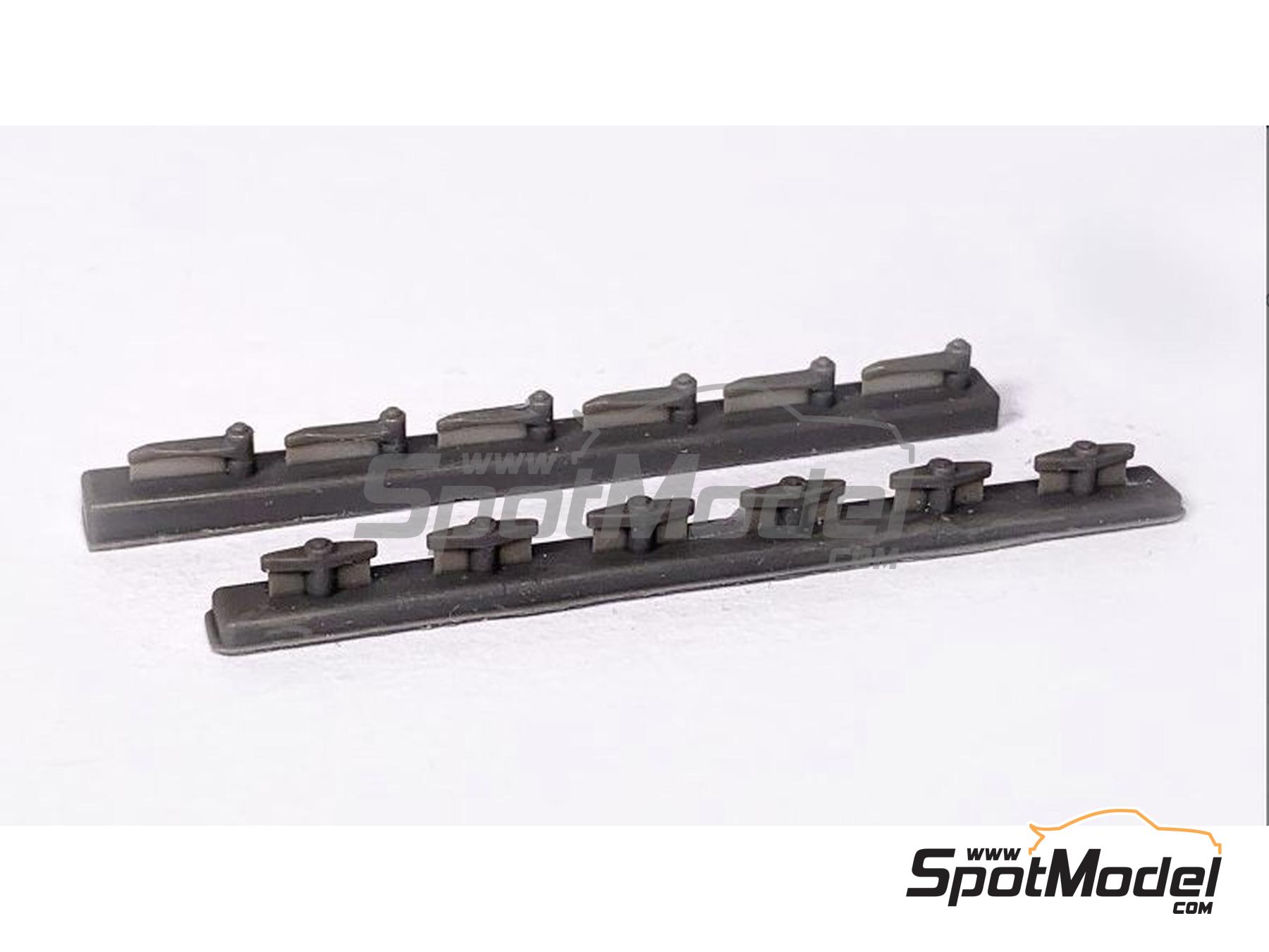 Image 2: Vintage truck door handles | Detail in 1/24 scale manufactured by Czech Truck Model (ref. CTM24239)