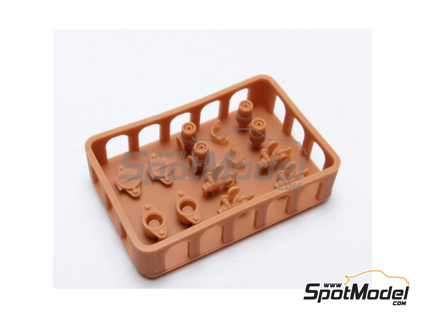 Image 4: Trailer air couplings, electric plugs and sockets | Detail in 1/24 scale manufactured by Czech Truck Model (ref.&nbsp;CTM24270)