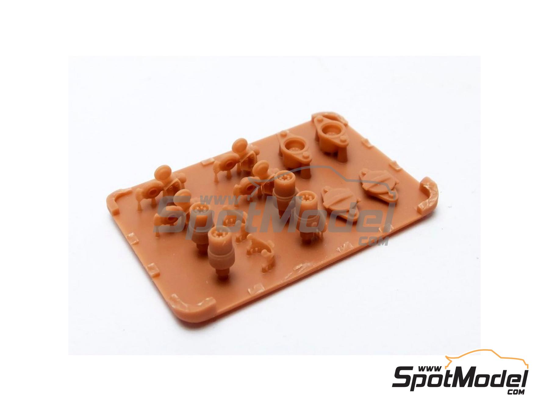 Image 5: Trailer air couplings, electric plugs and sockets | Detail in 1/24 scale manufactured by Czech Truck Model (ref.&nbsp;CTM24270)