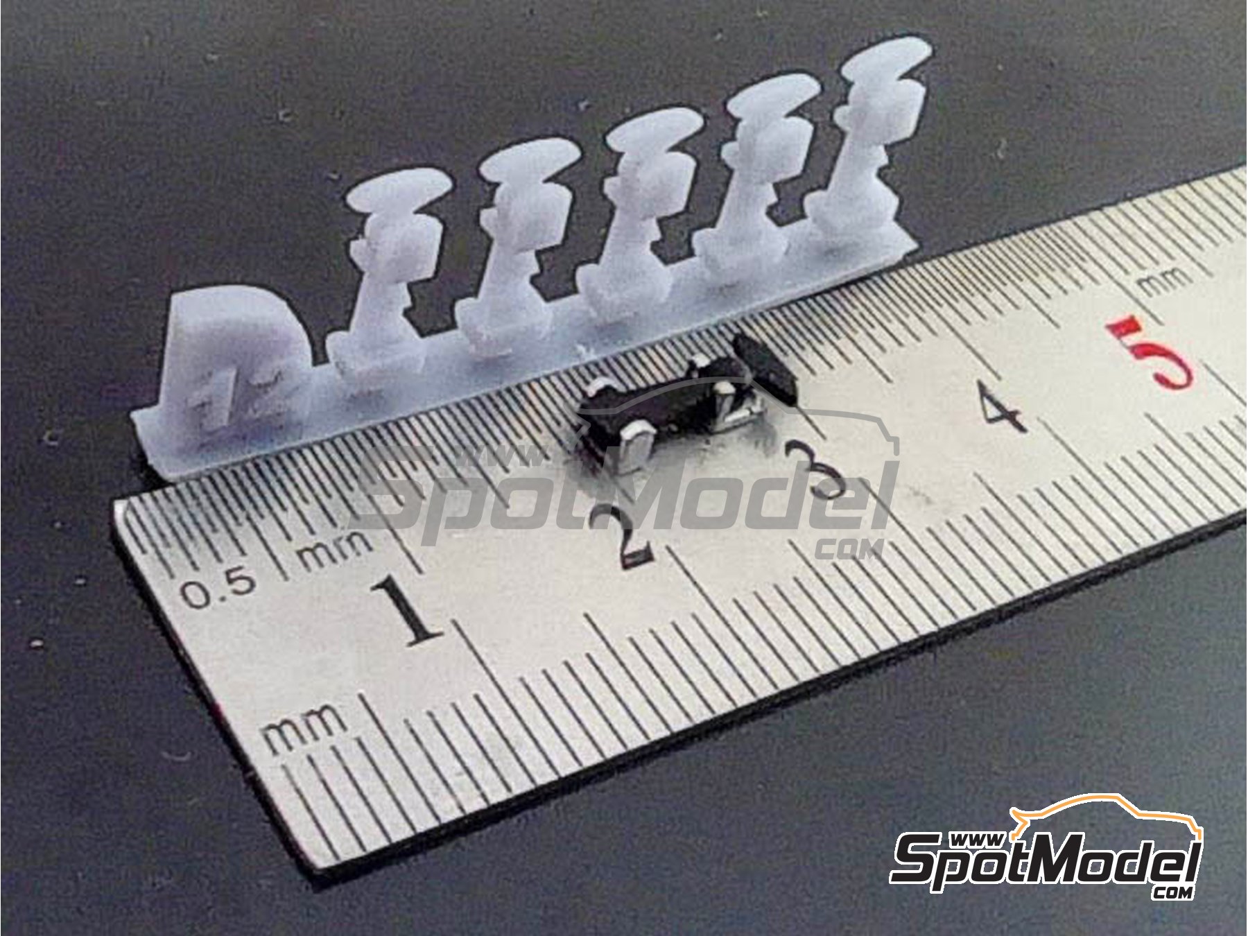Image 2: Rubber bonnet hooks | Bonnet pins in 1/12 scale manufactured by D.A.B. Models (ref. DAB12-001)