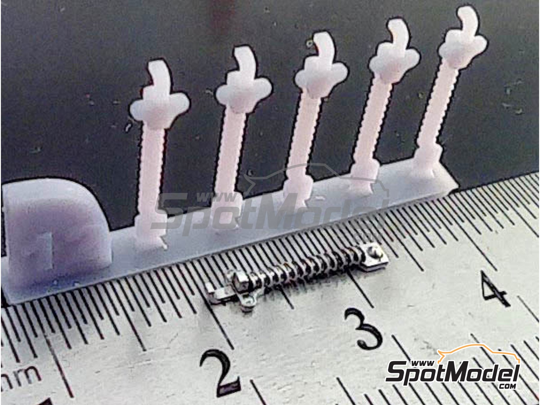 Image 1: Cierres de capot de muelle | Cierres de capot en escala 1/12 fabricado por D.A.B. Models (ref. DAB12-003)