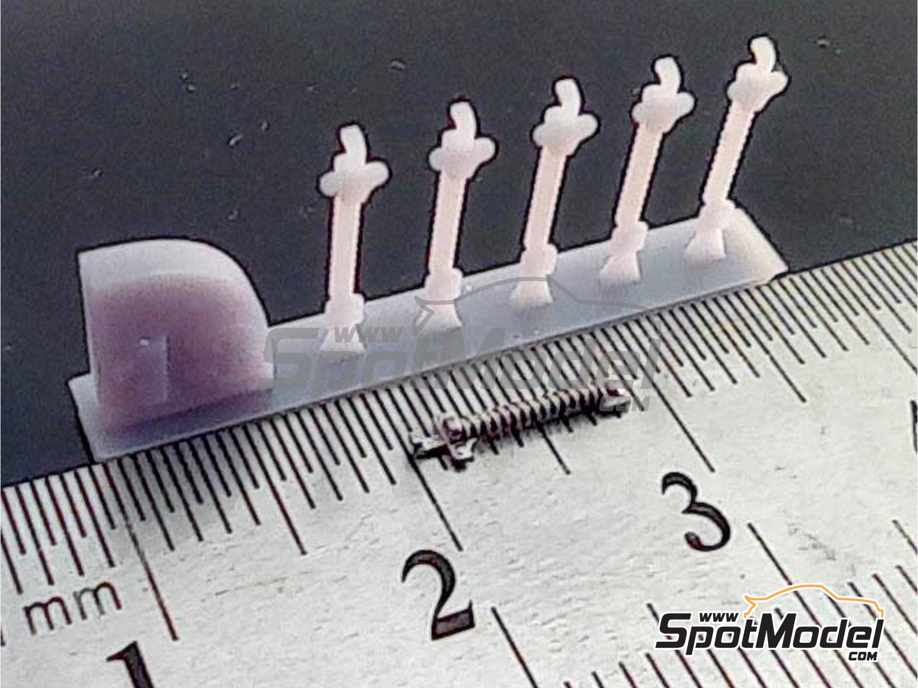 Image 2: Spring bonnet pins | Bonnet pins in 1/18 scale manufactured by D.A.B. Models (ref.&nbsp;DAB18-003)