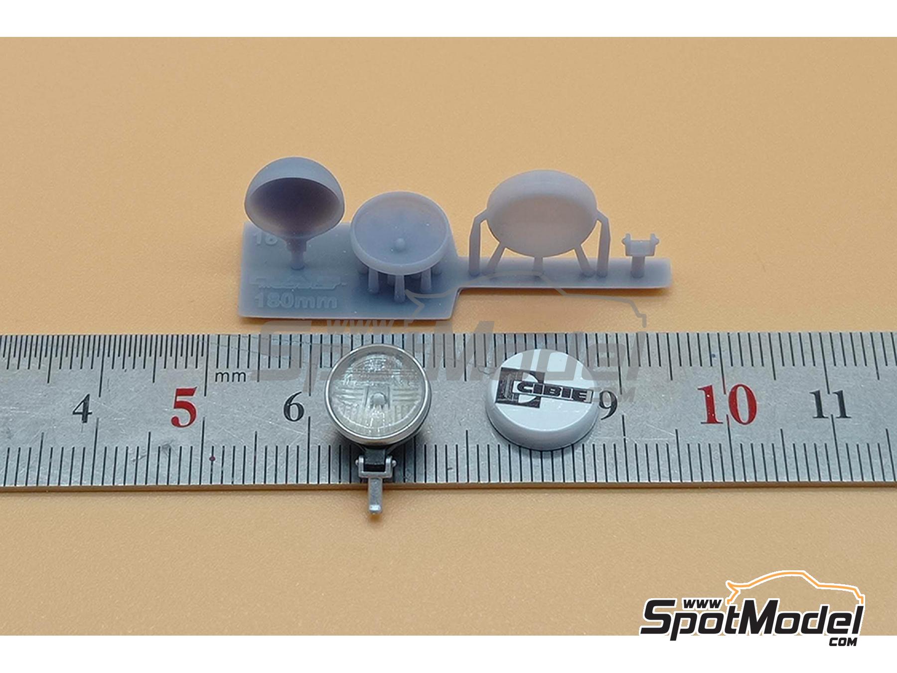 Image 1: Faro Oscar de 180mm | Luces en escala&nbsp;1/18 fabricado por D.A.B. Models (ref.&nbsp;DAB18-005)