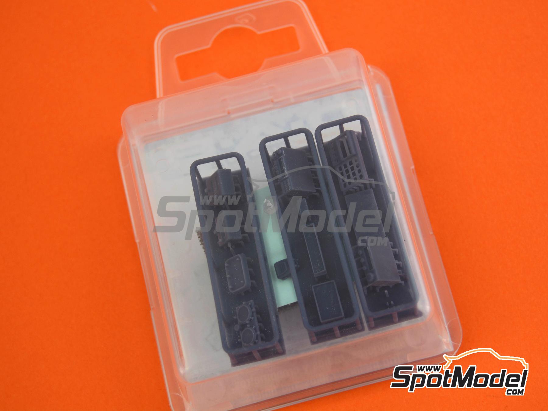 Image 7: Trip meters, radios and timers | Detail in 1/18 scale manufactured by D.A.B. Models (ref.&nbsp;DAB18-022)