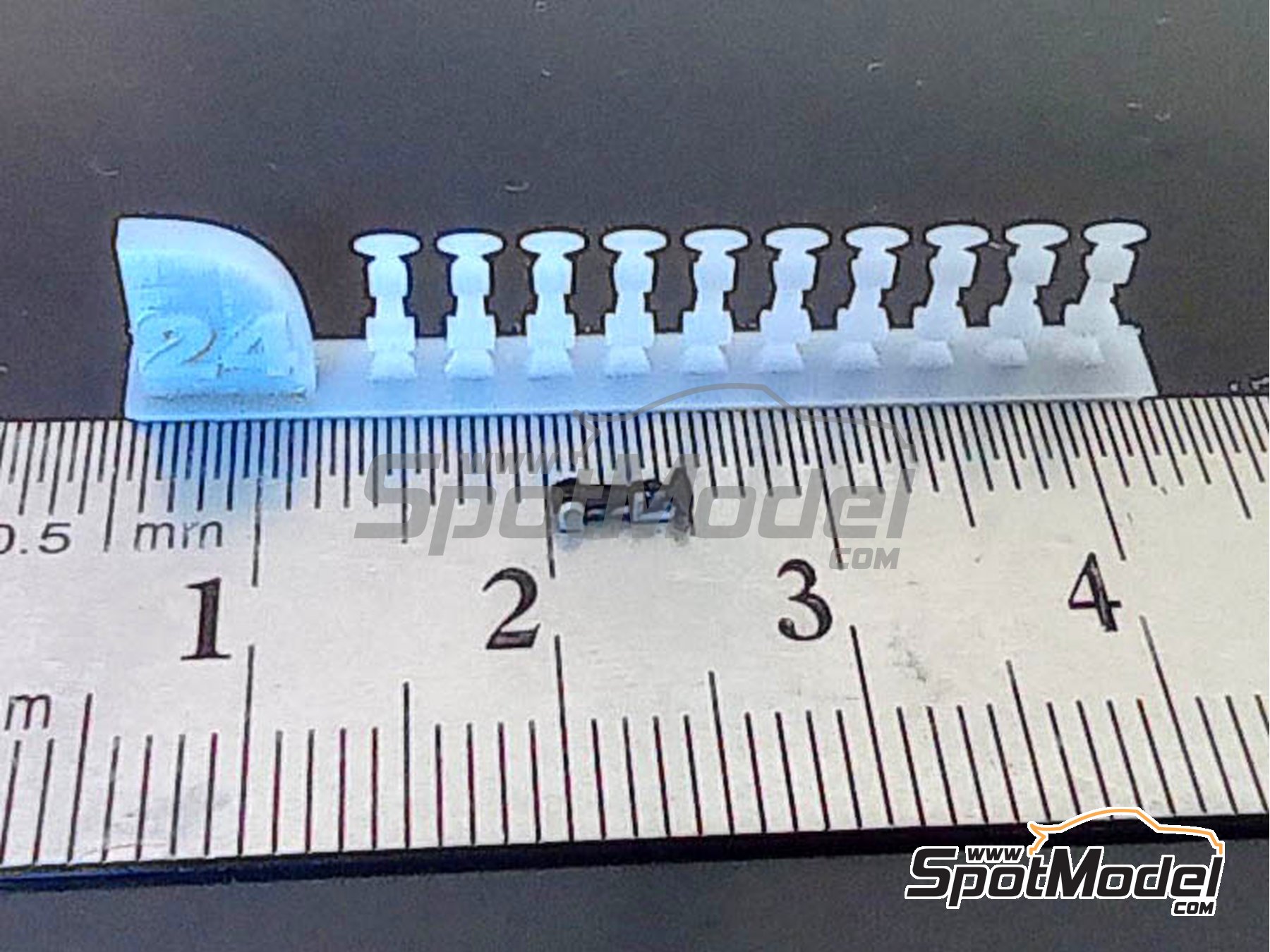 Image 1: Rubber bonnet hooks | Bonnet pins in 1/24 scale manufactured by D.A.B. Models (ref.&nbsp;DAB24-001)