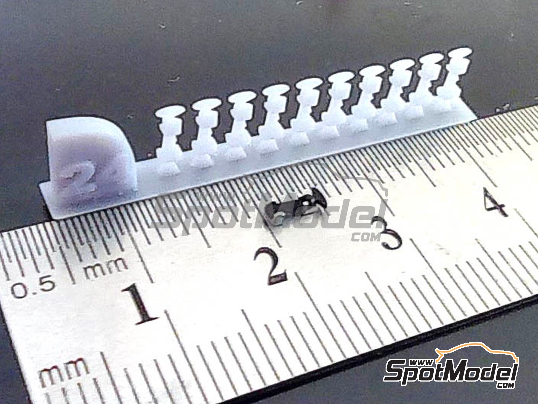 Image 2: Rubber bonnet hooks | Bonnet pins in 1/24 scale manufactured by D.A.B. Models (ref.&nbsp;DAB24-001)