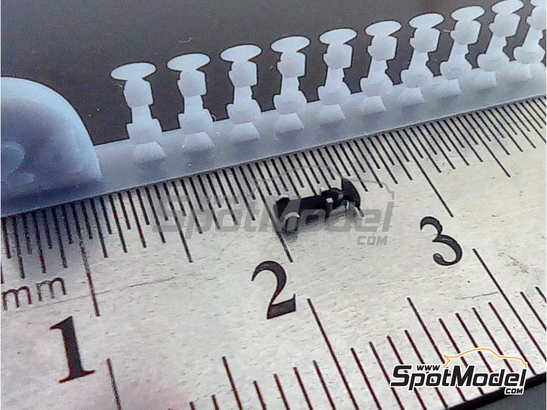 Image 3: Rubber bonnet hooks | Bonnet pins in 1/24 scale manufactured by D.A.B. Models (ref.&nbsp;DAB24-001)