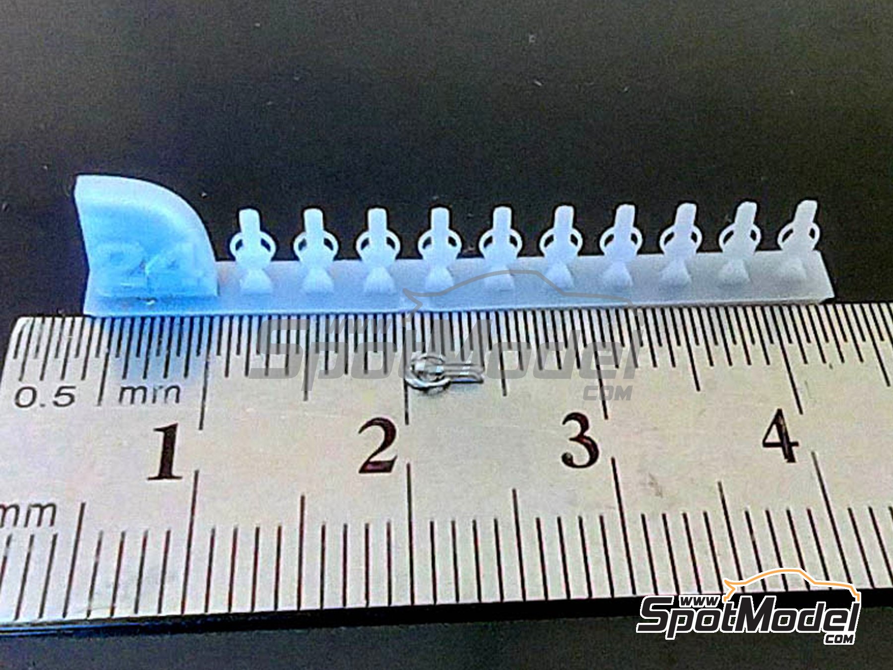 Image 3: Bonnet pins | Bonnet pins in 1/24 scale manufactured by D.A.B. Models (ref.&nbsp;DAB24-002)