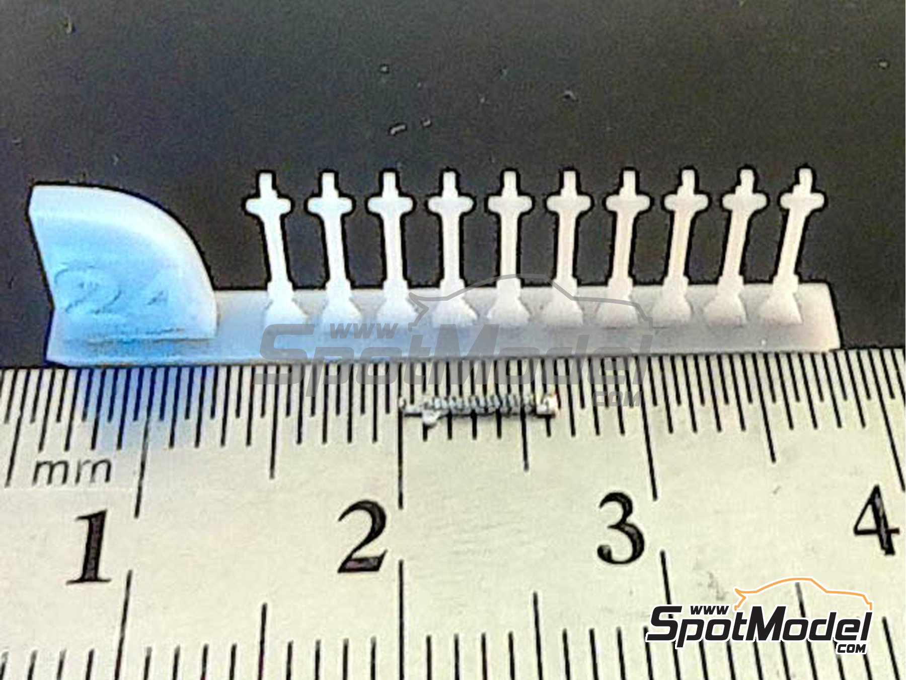 Image 2: Spring bonnet pins | Bonnet pins in 1/24 scale manufactured by D.A.B. Models (ref.&nbsp;DAB24-003)