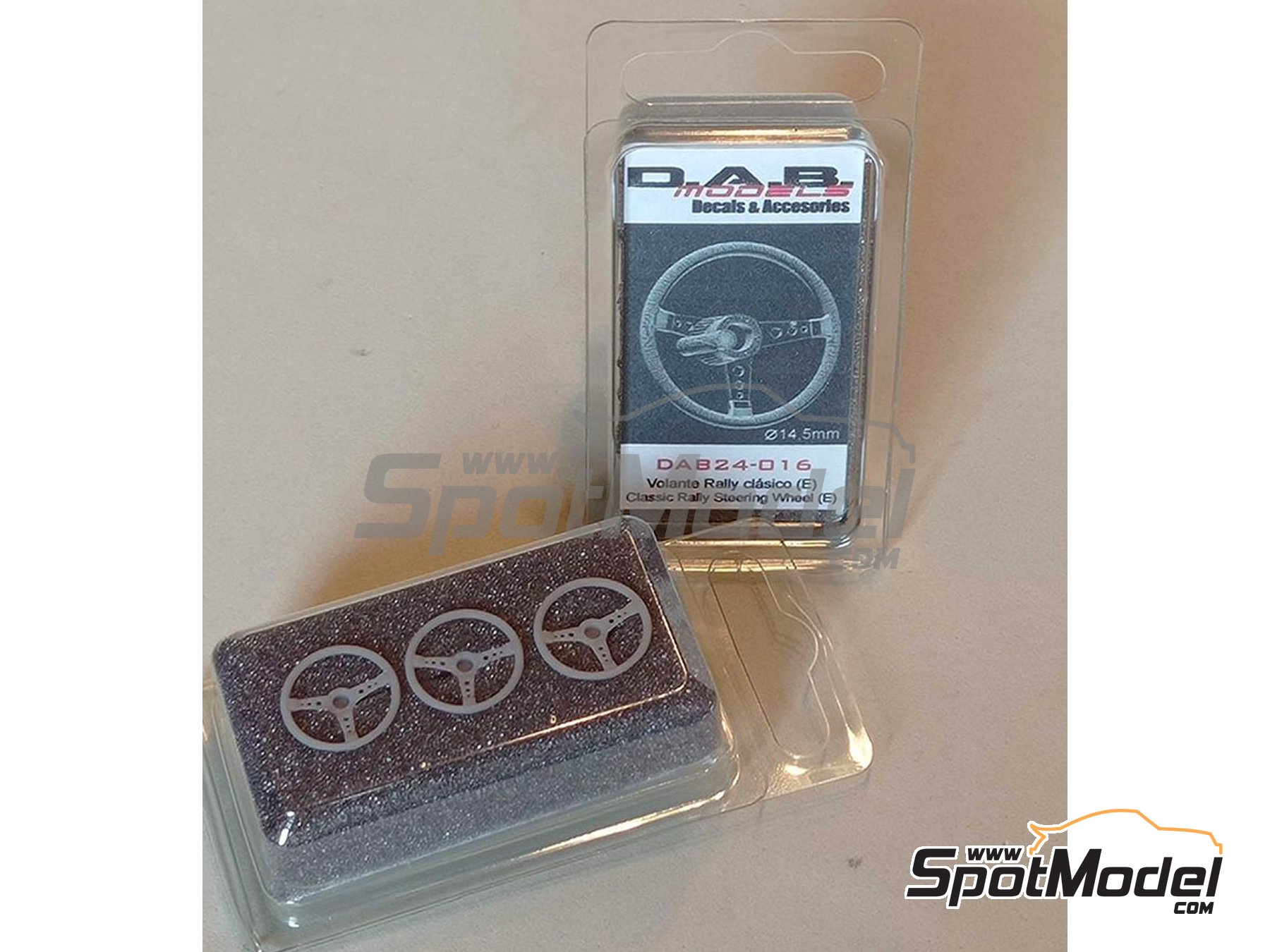 Image 2: Classic rally steering wheel - Type E | Steering wheel in 1/24 scale manufactured by D.A.B. Models (ref.&nbsp;DAB24-016)