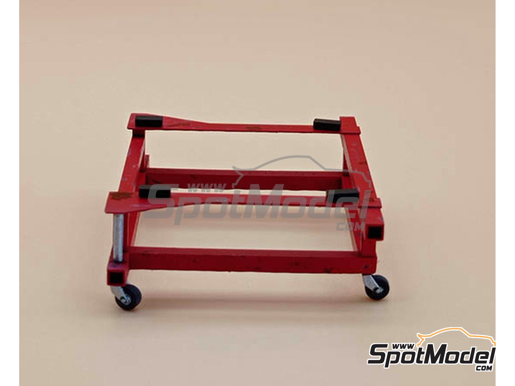 Image 5: Car stand for restoration | Detail in 1/24 scale manufactured by D.A.B. Models (ref.&nbsp;DAB24-017)
