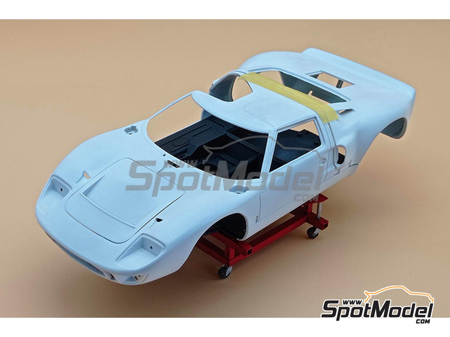 Image 9: Car stand for restoration | Detail in 1/24 scale manufactured by D.A.B. Models (ref.&nbsp;DAB24-017)