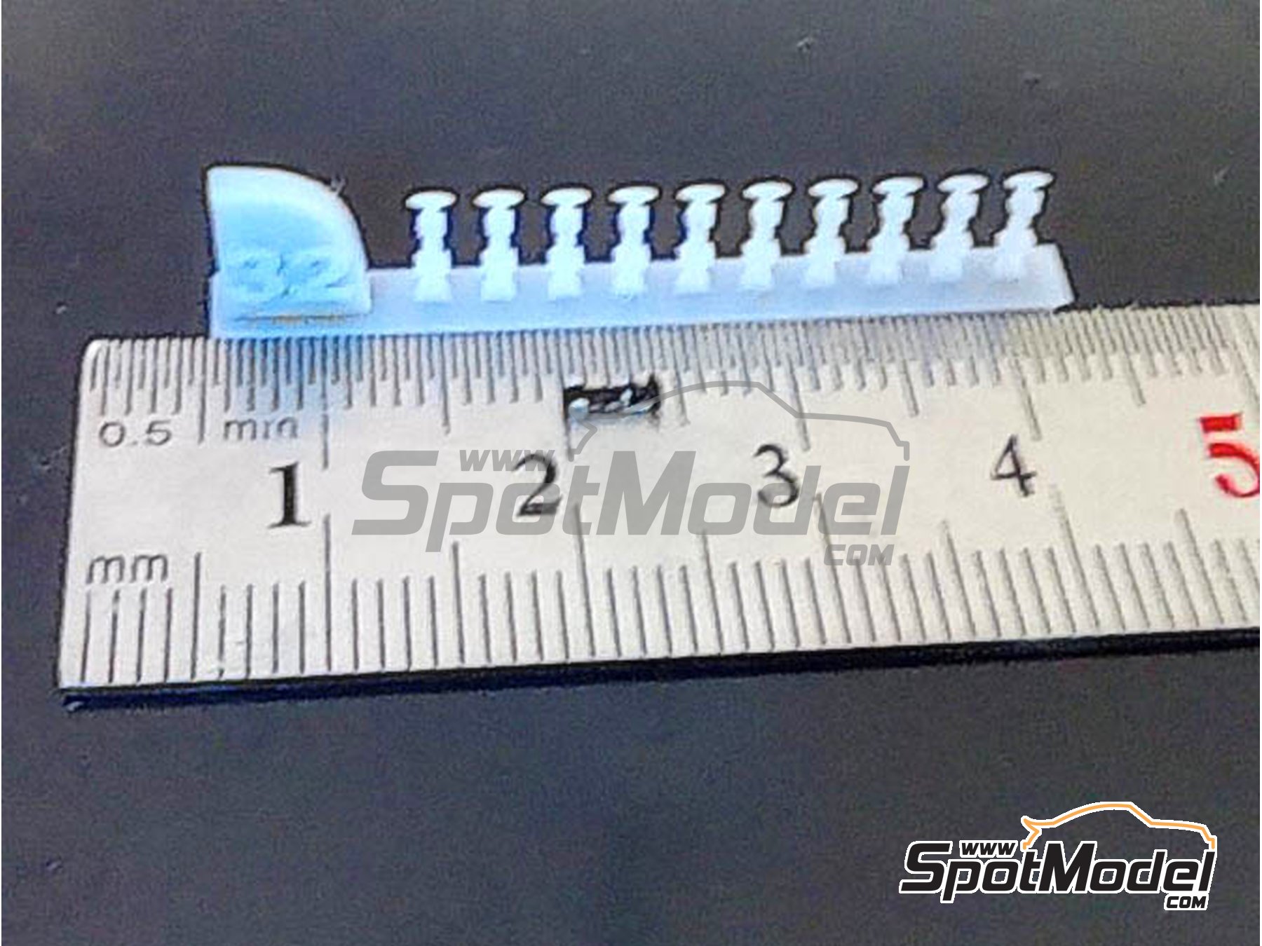 Image 1: Cierres de capot de goma | Cierres de capot en escala 1/32 fabricado por D.A.B. Models (ref. DAB32-001)