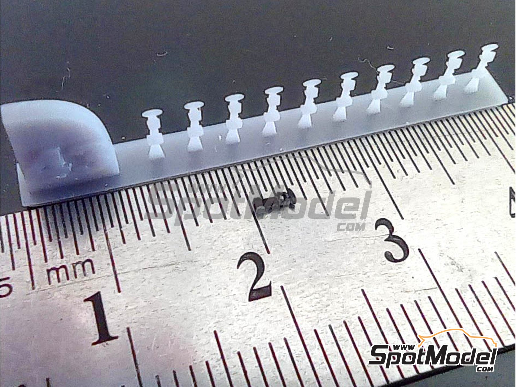 Image 1: Cierres de capot de goma | Cierres de capot en escala&nbsp;1/43 fabricado por D.A.B. Models (ref.&nbsp;DAB43-001)