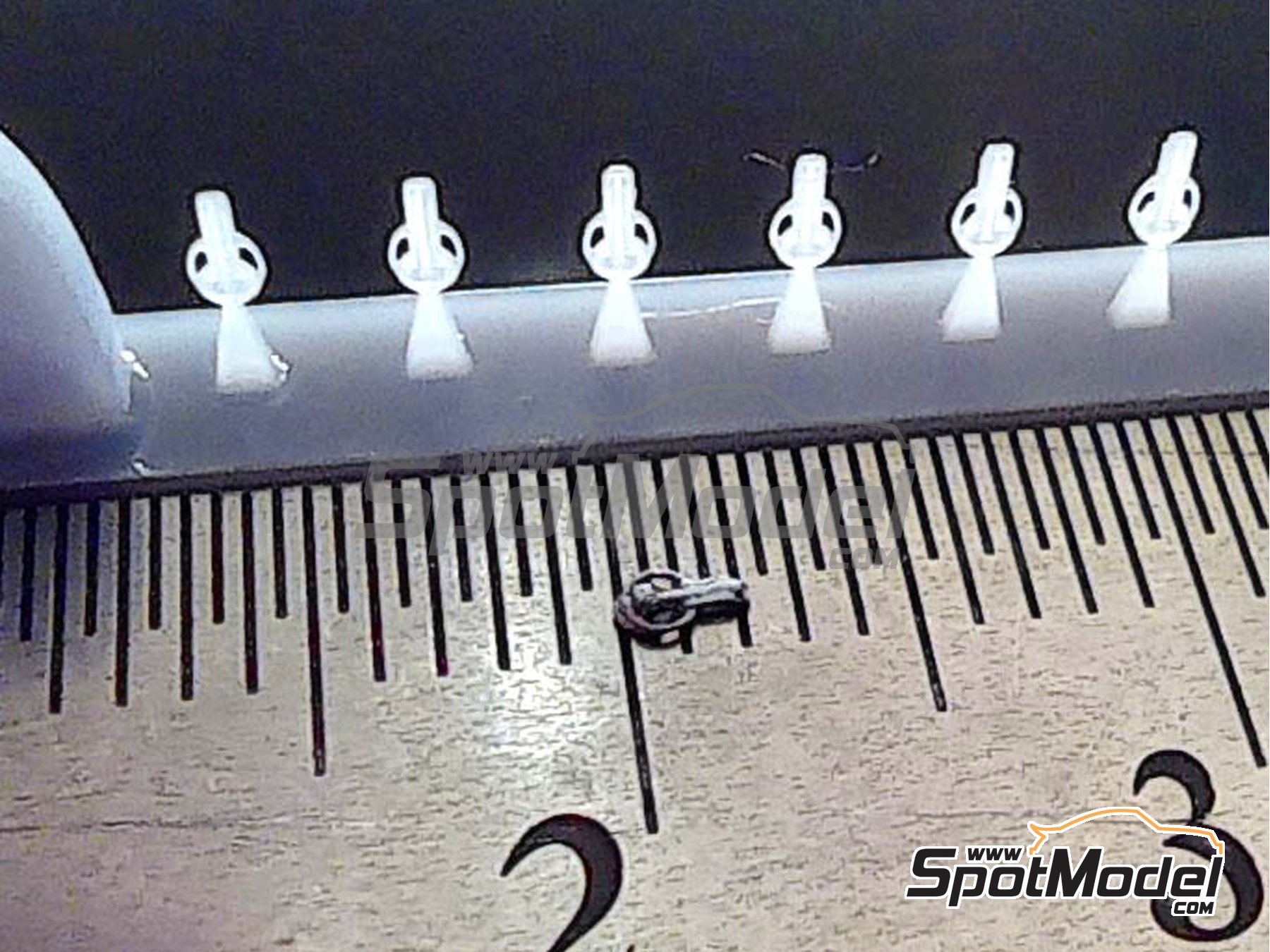 Image 1: Bonnet pins | Bonnet pins in 1/43 scale manufactured by D.A.B. Models (ref.&nbsp;DAB43-002)