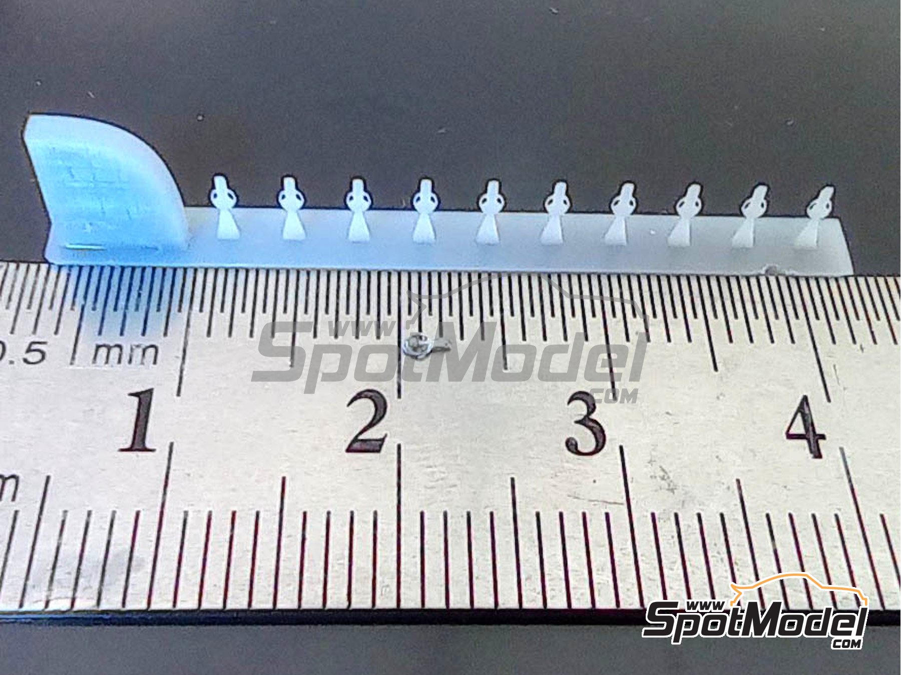 Image 3: Bonnet pins | Bonnet pins in 1/43 scale manufactured by D.A.B. Models (ref.&nbsp;DAB43-002)