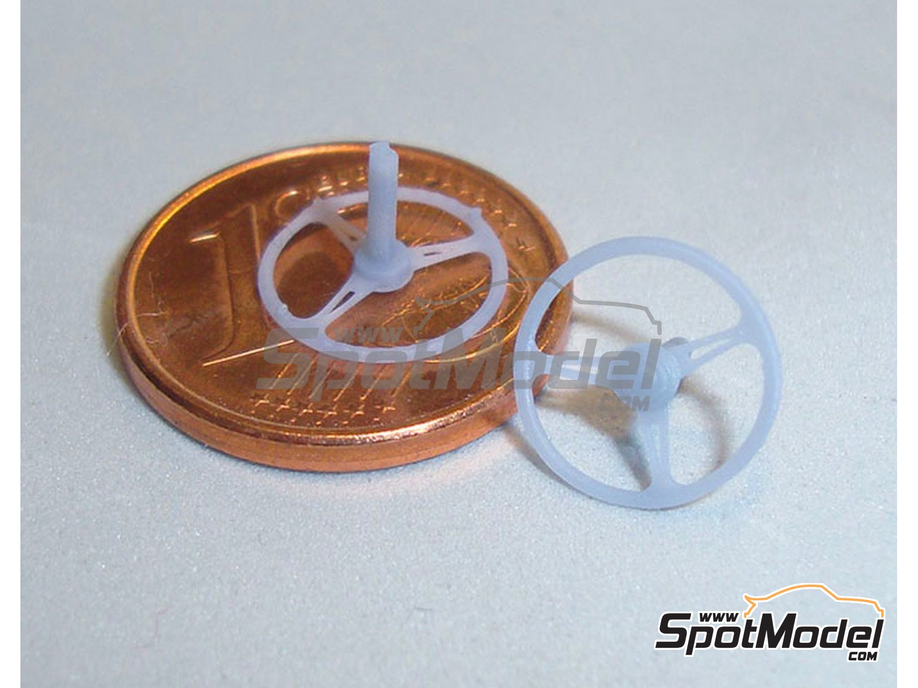 Image 2: Classic GT steering wheel - Type C | Steering wheel in 1/43 scale manufactured by D.A.B. Models (ref.&nbsp;DAB43-010)