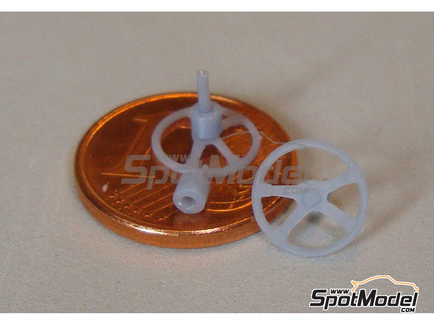 Image 2: Classic rally steering wheel - Type D | Steering wheel in 1/43 scale manufactured by D.A.B. Models (ref.&nbsp;DAB43-016)