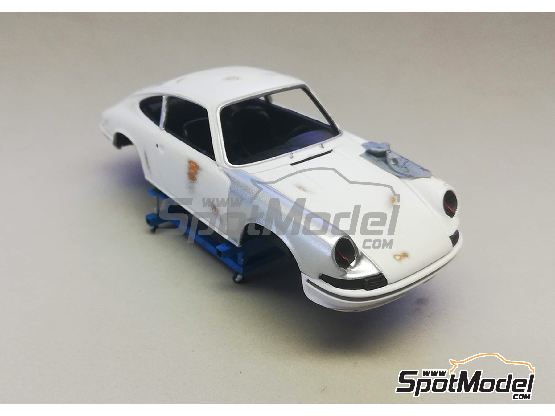 Image 5: Car stand for restoration | Detail in 1/43 scale manufactured by D.A.B. Models (ref.&nbsp;DAB43-018)