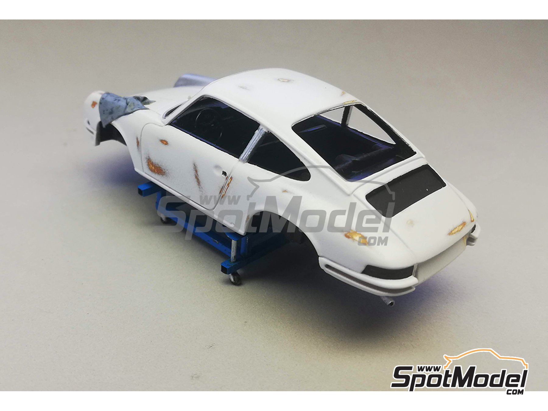 Image 6: Car stand for restoration | Detail in 1/43 scale manufactured by D.A.B. Models (ref.&nbsp;DAB43-018)