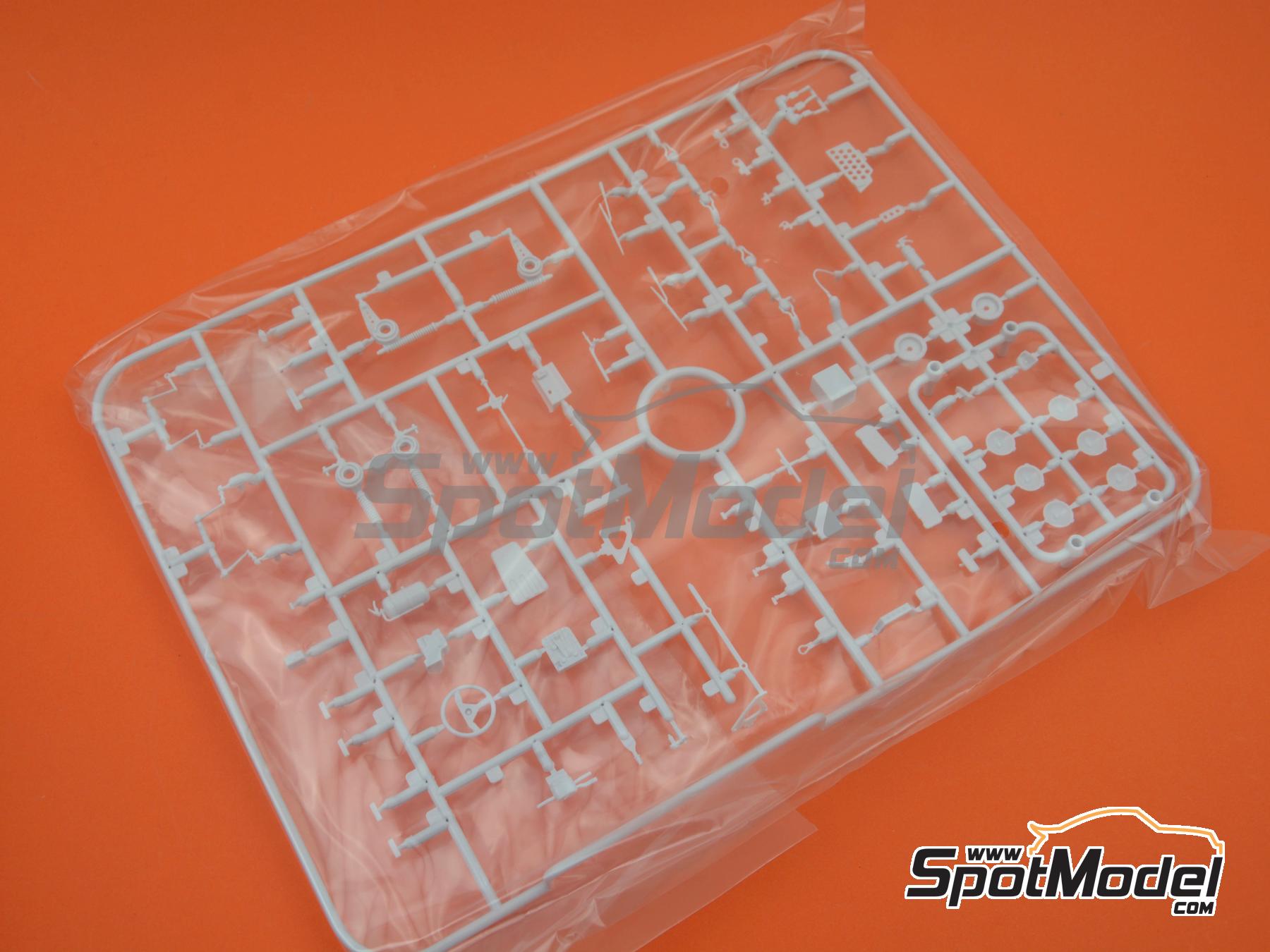 Image 28: Ford Sierra Cosworth 4&times;4 Group A Ford Team sponsored by Q8 Oils - Monte Carlo Rally - Rallye Automobile de Monte-Carlo 1991 | Car scale model kit in 1/24 scale manufactured by D.Modelkits (ref.&nbsp;DM-K001, also 5600627796819 and DMK-001)