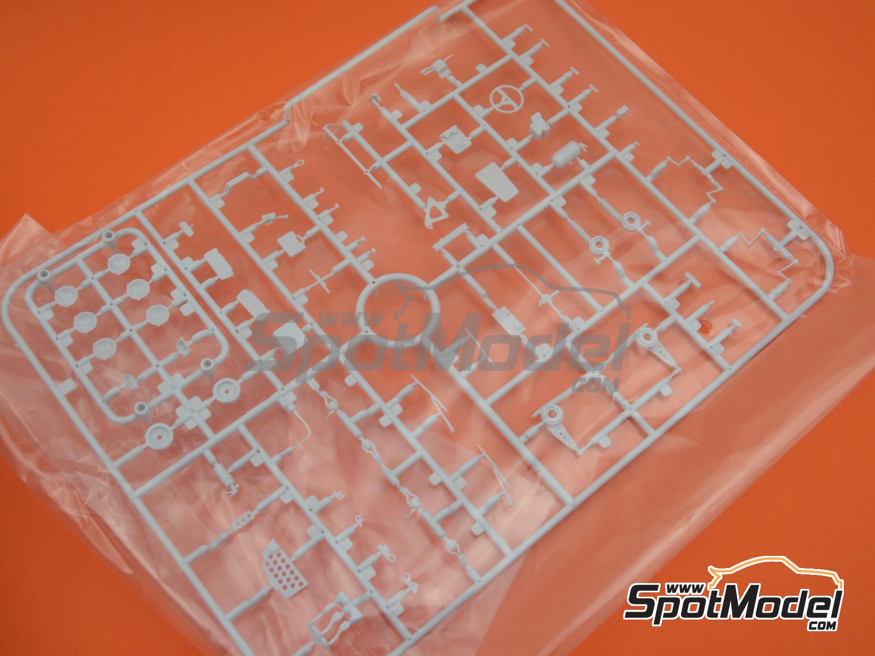 Image 10: Ford Sierra Cosworth 4×4 Grupo A patrocinado por Autoglass Carglass - Rally de Portugal - Vinho do Porto 1992 | Maqueta de coche en escala 1/24 fabricado por D.Modelkits (ref. DM-K002, tambien 5600627796826 y DMK-002)